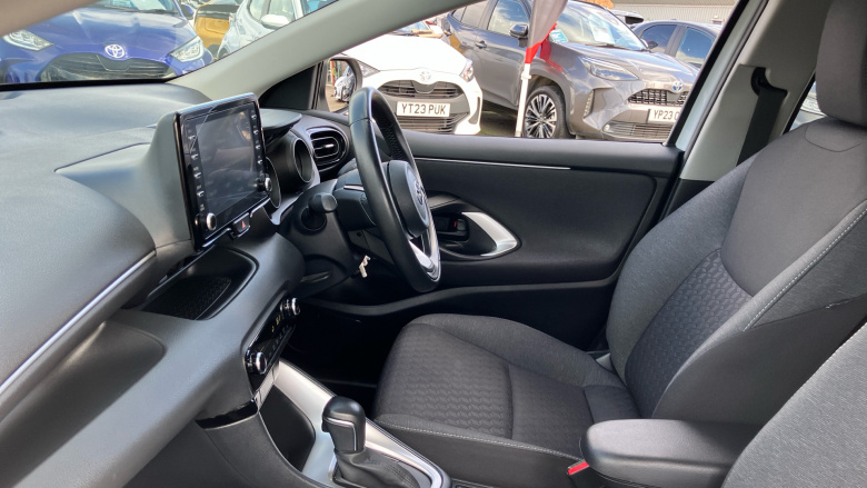 Toyota Yaris 1.5 Hybrid Design 5dr CVT Hybrid Hatchback